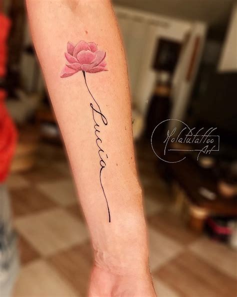 tatuaje de flores con nombres